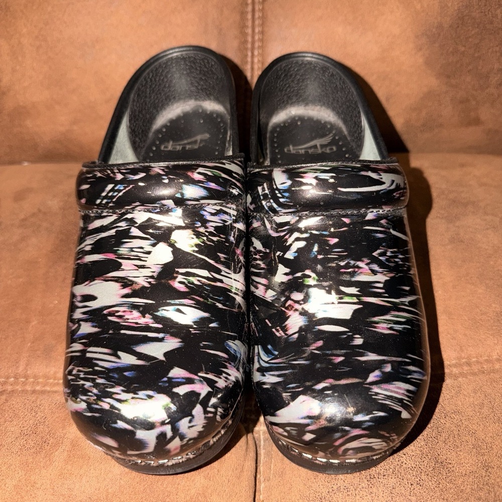 Dansko Professional Clog Metallic Waves Patent Leather Shoes Size 37 (US 6.5-7)